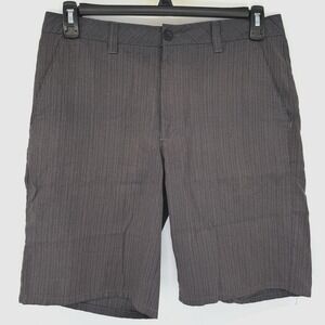 Travis Mathew Men's Gray Striped Size 32 Pockets‎ Golf Shorts